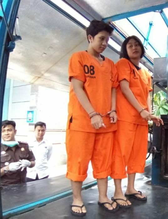 podiumnews.com-Pasangan Sesama Jenis Pembawa 2 Kg Sabu dan Ratusan exstasi Dituntut 20 Tahun