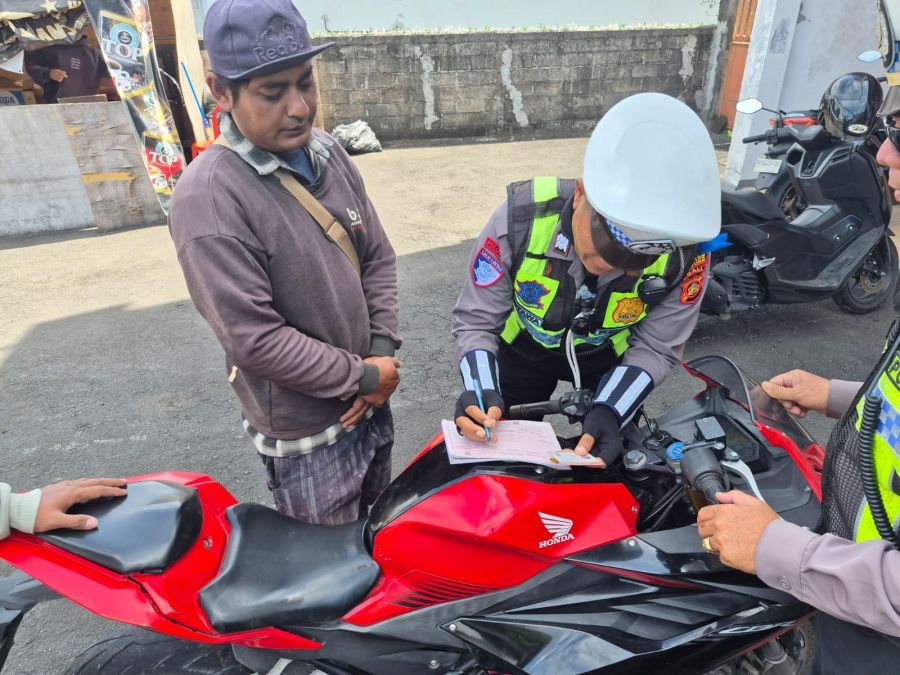 podiumnews.com-Lima Hari Operasi Keselamatan Agung, Polres Badung Catat 176 Pelanggaran