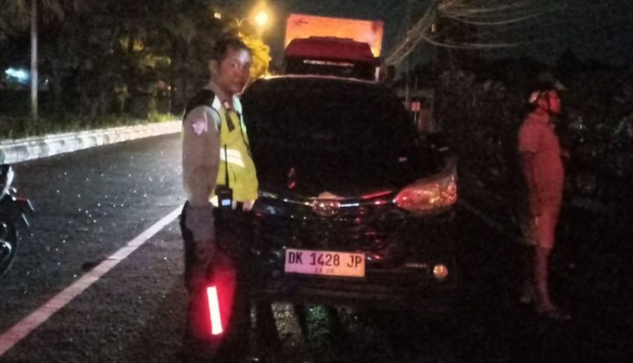 Sejumlah kendaraan mengalami kecelakaan beruntun di Traffic Light (TL) Waribang, perempatan Jalan Bypass Ngurah Rai – Jalan Waribang, Km 6, Kelurahan Kesiman, Denpasar Timur, Denpasar, Bali, Rabu (25/3/2026). (foto/hes)