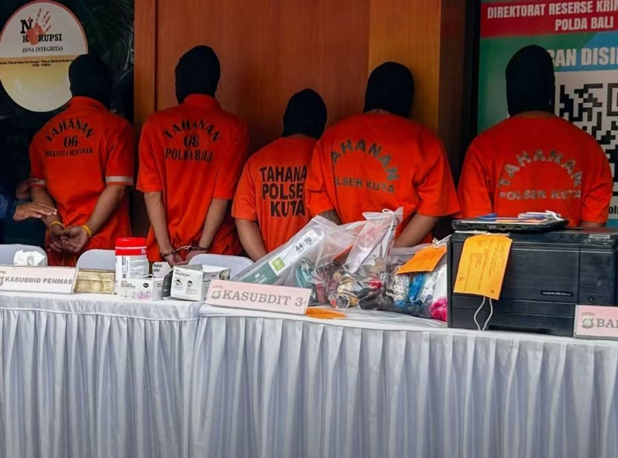 Tim gabungan Polda Bali dan Polresta Denpasar meringkus 5 komplotan penjahat asal "Sidatapa" yang terlibat dalam kasus penipuan dan penggelapan, pemalsuan KTP serta penadahan. (foto/hes)