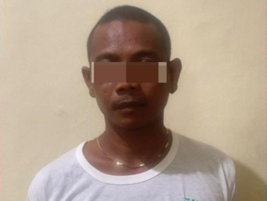 IKA alias Dek Nanta, pelaku pencurian lukisan dan 256 koin di Museum Lukisan Objek Wisata Taman Ayun yang terletak di Banjar Pande Desa Mengwi, Badung, Bali, ditangkap polisi. (foto/hes)