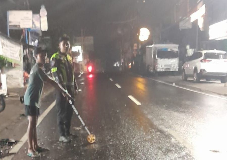 Pria berinisial KB mengalami kecelakaan di Jalan Darmawangsa, tepat di depan Alfamart Kampial, Kelurahan Benoa, Kuta Selatan, Badung, Bali, Senin (26/1/2026). (foto/hes)
