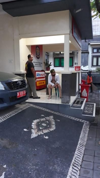 podiumnews.com-Mabuk Mushroom Buat Onar, Bule asal Belarus Diamankan