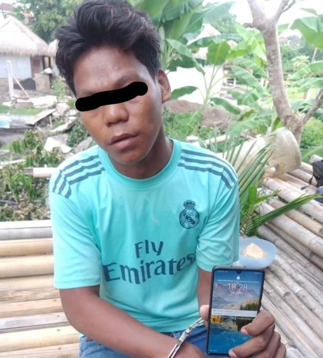 podiumnews.com-Curi HP di Villa, Pemuda Ini Digelandang Polisi