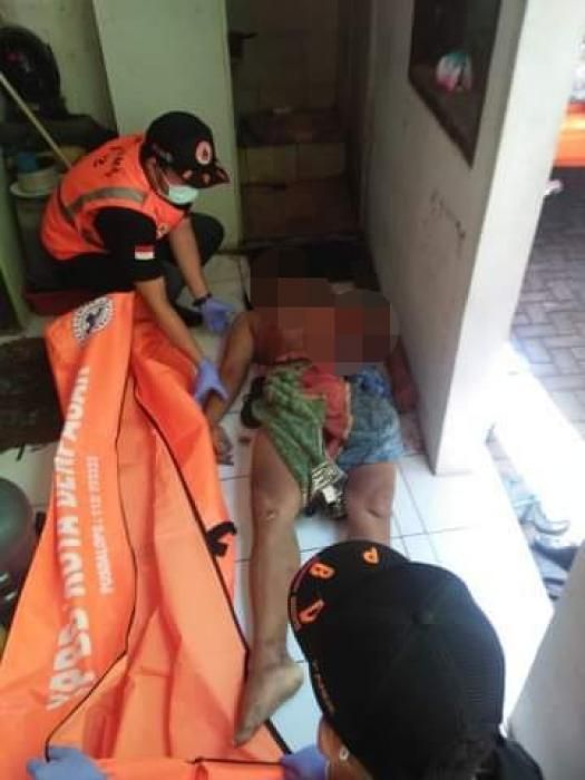 podiumnews.com-Pria Paruh Baya Ditemukan Tewas Berlumuran Darah di Kamar Kos