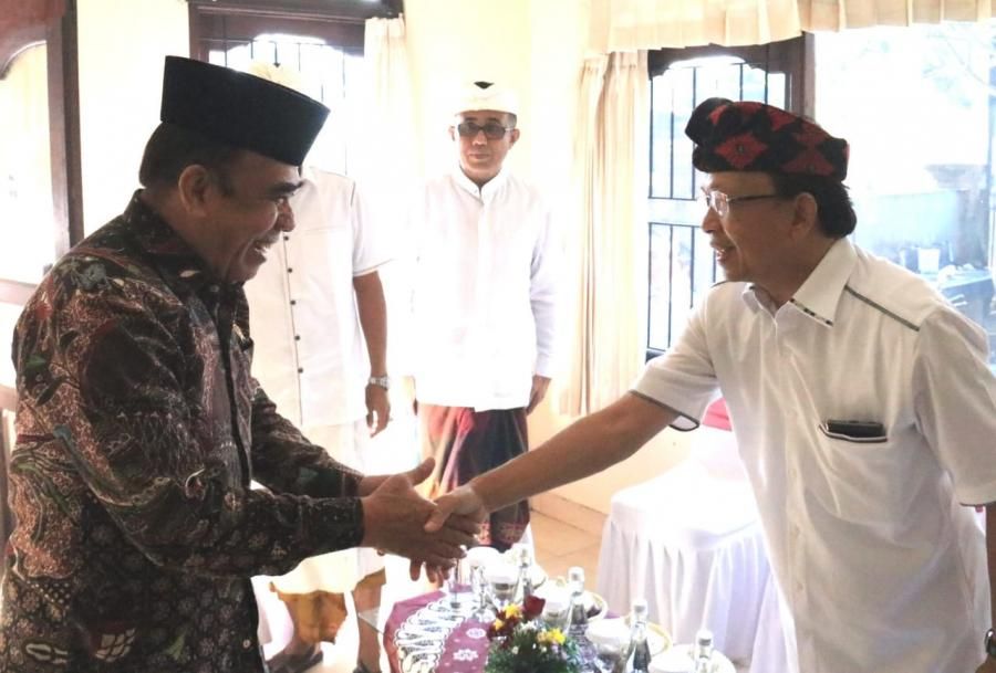 podiumnews.com-Hadiri Mahasabha MGPSSR, Gubernur Koster Ajak Pasemetonan Dukung Pembangunan Bali