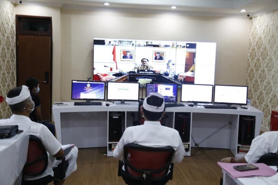 podiumnews.com-Sekda Tabanan Video Conference dengan Kemendagri Bahas Corona
