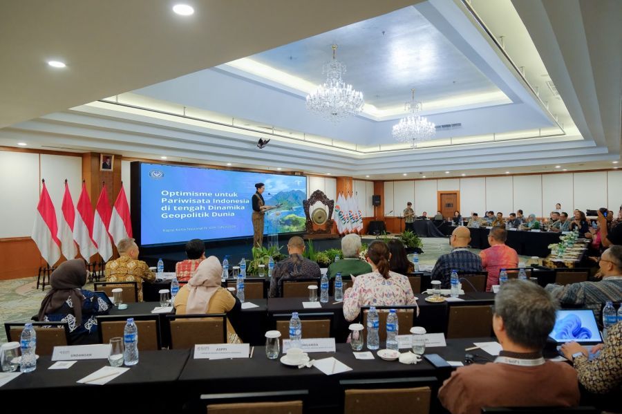 podiumnews.com-Menpar Ajak GIPI Perkuat Ekosistem Pariwisata di Tengah Tekanan Geopolitik