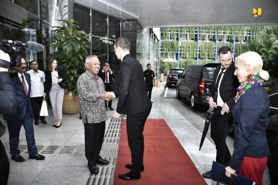 podiumnews.com-Indonesia-Hungaria Jajaki Kerja Sama Sistem Nirsentuh Gerbang Tol