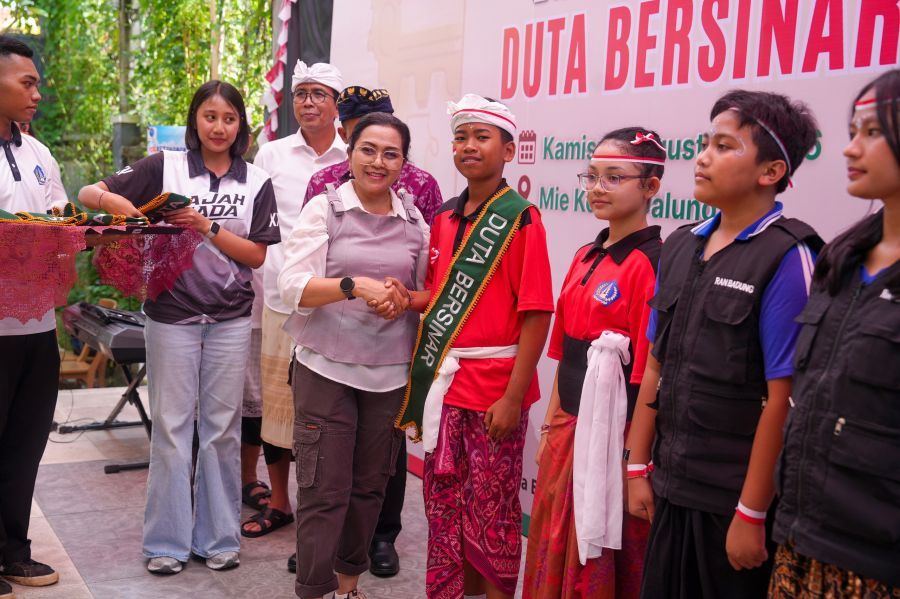 Bunda Anti Narkoba Kabupaten Badung, Nyonya Rasniathi Adi Arnawa saat acara bertajuk “Merdeka Tanpa Narkoba” di Mie Kober Dalung, Kuta Utara, Badung, Bali, Kamis (27/8/2026). (foto/adi)