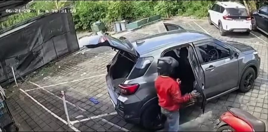 Pencurian iPhone dengan modus gembos ban mobil terjadi di kawasan Jalan Raya Ungasan, tepatnya di sekitar restoran Tarabelle, Desa Pecatu, Kecamatan Kuta Selatan, Kabupaten Badung, Bali. (foto/hes)