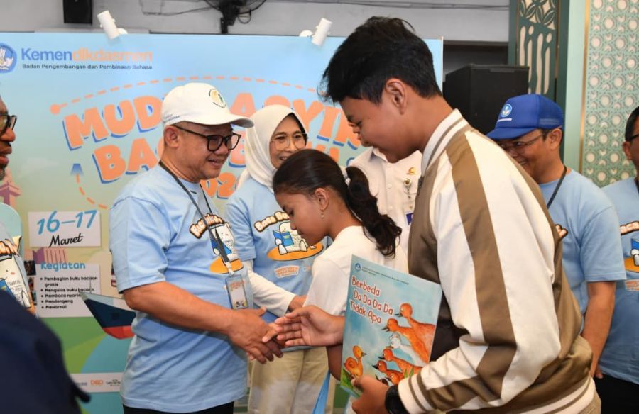 Menteri Pendidikan Dasar dan Menengah (Mendikdasmen), Abdul Mu’ti, saat membuka acara di Stasiun Pasar Senen, Jakarta, Senin (16/3/2026). (kemendikdasmen.go.id)