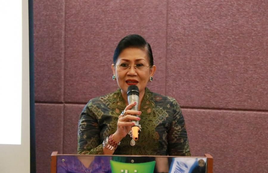 podiumnews.com-Ny Putri Koster: Intensifkan Interaksi Keluarga dengan Bertatap Muka