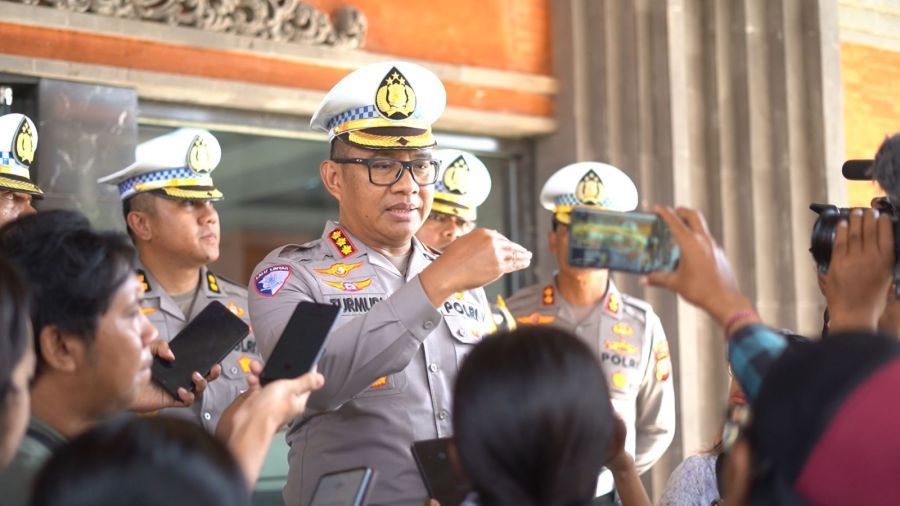 Direktur Lalulintas Polda Bali Kombes Pol Turmudi, S.I.K saat ditemui di Mapolda Bali, Denpasar, Senin (17/11/2025). (foto/hes)