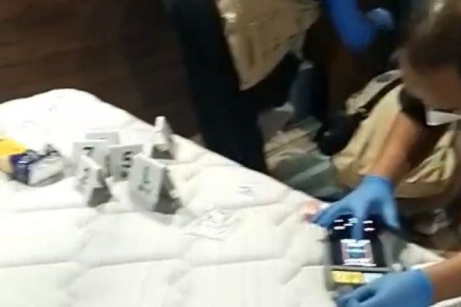 Tim gabungan Badan Narkotika Nasional (BNN) RI dan Bea Cukai membiongkar adanya pabrik narkoba di Villa De Bale Mercapada, Jalan Padat Karya Gang Bunga Padi, Banjar Banda, Kecamatan Blahbatu, Kabupaten Gianyar, Bali, Jumat (6/3/2026). (foto/hes)