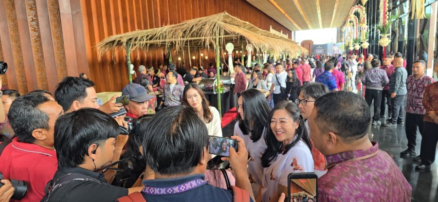 Pagelaran Singgasana Seni Bung Karno di Bali Beach Convention Center Sanur dipadati pengunjung, Sabtu (28/2/2025). (foto/sukadana)
