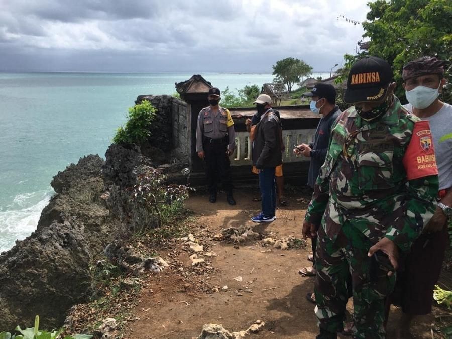 podiumnews.com-Buntut Tenggelamnya Pengunjung, Pantai Tegal Wangi Ditutup 