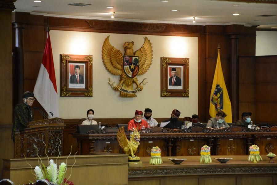 podiumnews.com-Gelar Sidang Paripurna Virtual, DPRD Bali Sahkan Empat Ranperda