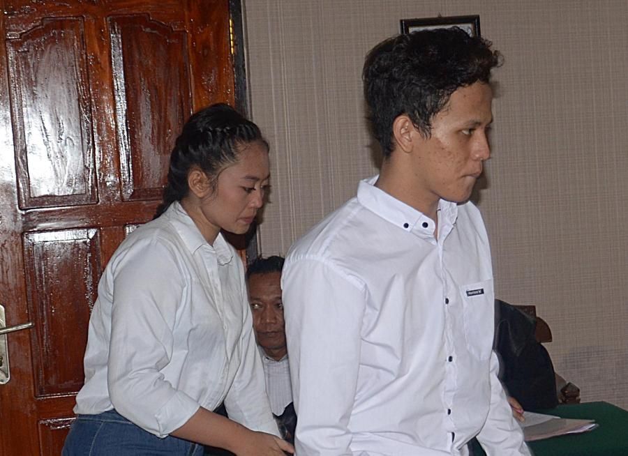 podiumnews.com-Meahirkan Bayi di Jalan, Pasangan Kekasih ini Dihukum 3,5 Tahun