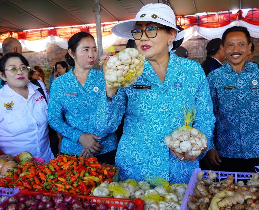 podiumnews.com-Pasar Rakyat di Karangasem, Putri Koster Dorong Produk Lokal Makin Berdaya
