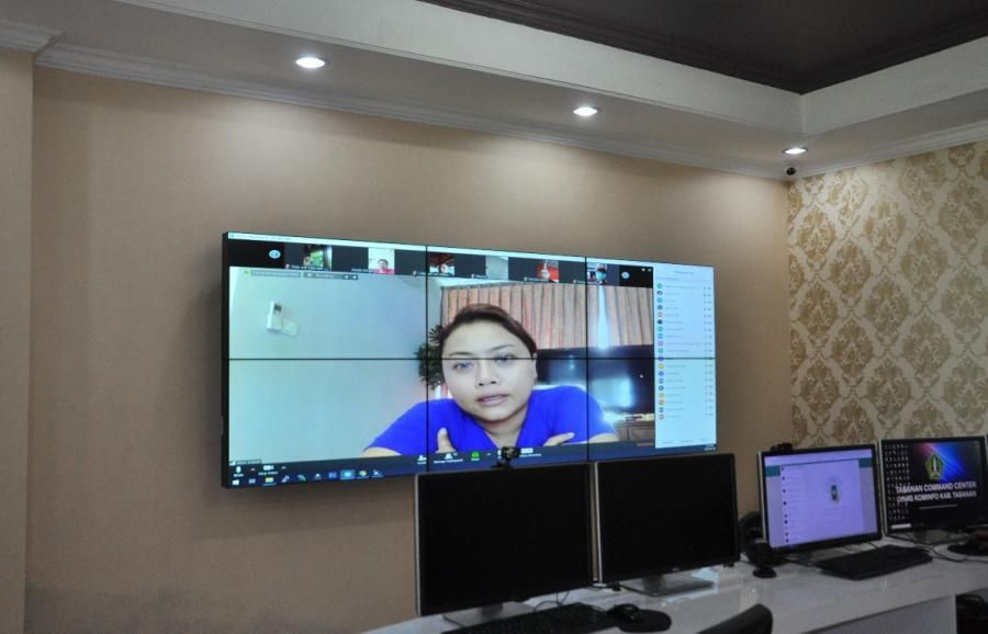 podiumnews.com-Atasi Bludakan Pengunjung, Bupati Eka Perpanjang Jam Operasional Pasar Tradisonal 