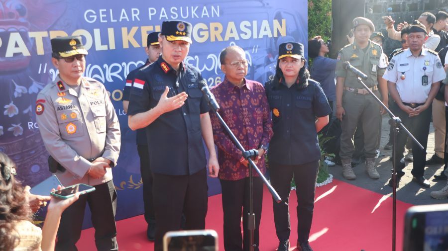 Gubernur Bali, Wayan Koster, menghadiri langsung Gelar Pasukan Patroli Keimigrasian Dharma Dewata Provinsi Bali 2026 di Lapangan Puputan Margarana, Renon, Denpasar, Bali, Rabu (15/4/2026). (foto/sukadana)