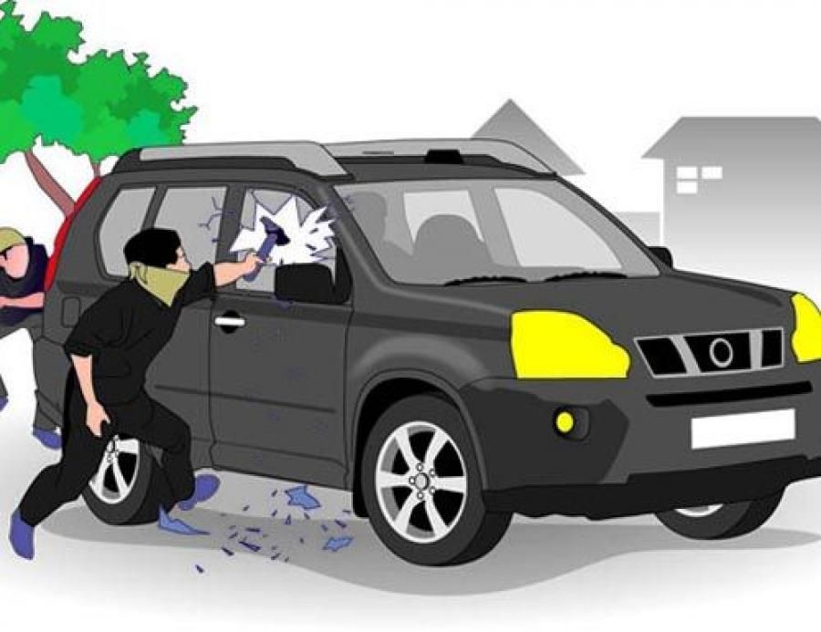 podiumnews.com-Diduga Stress, Seorang Pria Rusak Mobil