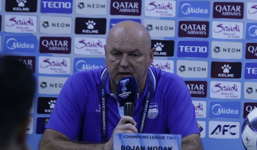 Pelatih Persib, Bojan Hodak memberi keterangan setelah laga melawan Ratchaburi FC, di Gelora Bandung Lautan Api (GBLA), Bandung, Jawa Barat, Rabu (18/2/2026). (persib.co.id)