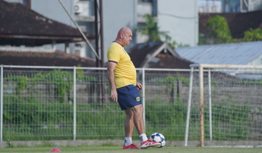 podiumnews.com-Pelatih Persib Patahkan Kutukan Tak Pernah Menang di Bali