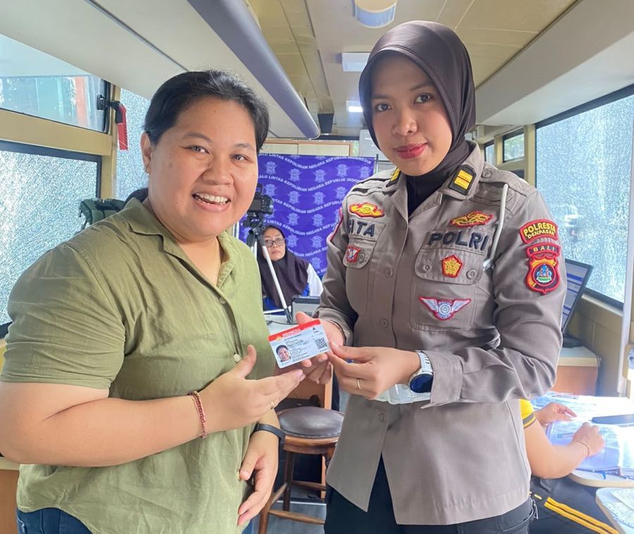 Polresta Denpasar memberikan kemudahan pelayanan kepada masyarakat melalui pelayanan SIM Keliling yang dilaksanakan di Mall Pelayanan Publik (MPP) Kota Denpasar, Bali, Selasa (27/10/2026). (foto/hes)