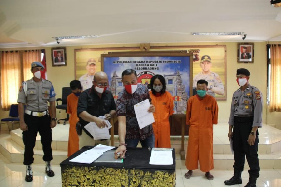 podiumnews.com-Tiga Pemalsu Dokumen Perjalanan Dibekuk Polres Badung