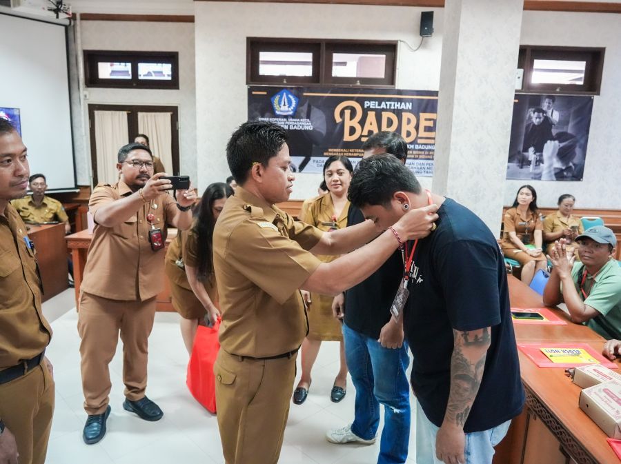 podiumnews.com-Pemkab Badung Dorong Wirausaha Barber Lewat Pelatihan UMKM 2025