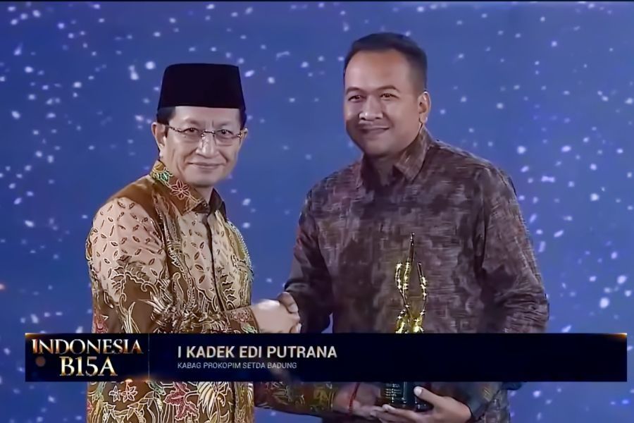 Pemkab Badung meraih Apresiasi Daerah Peduli Akses dan Infrastruktur Pendidikan pada Malam Puncak Perayaan HUT ke-15 Kompas TV di Birawa Assemblay Hall, Hotel Bidakara, Jakarta, Rabu (9/9/2026). (foto/adi)