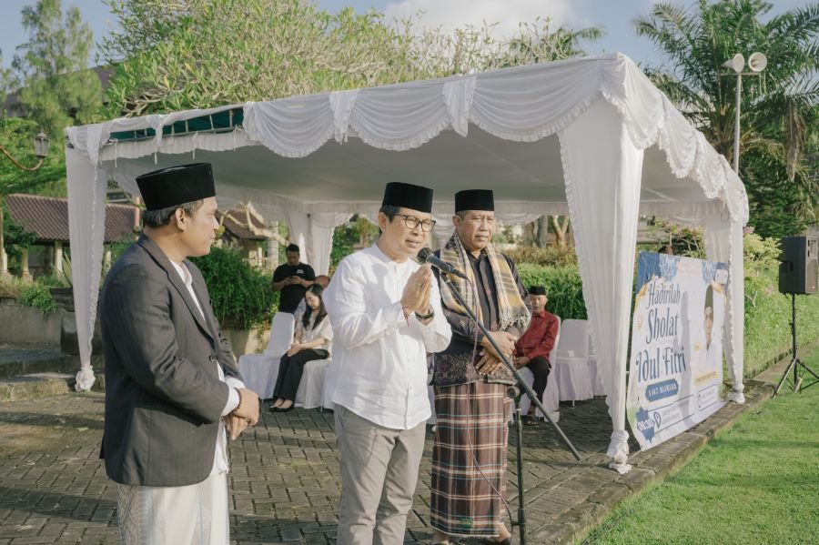 Bupati Badung Wayan Adi Arnawa menghadiri Shalat Id di Puspem Badung, Sabtu (21/3/2026). (foto/sukadana)