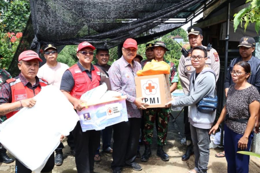 Wakil Bupati Tabanan I Made Dirga bersama Dandim 1619/Tabanan, Kapolres Tabanan, anggota DPRD Tabanan dan jajaran turun langsung meninjau lokasi terdampak bencana di Desa Kukuh dan Desa Kuwum, Kecamatan Marga, Tabanan, Bali, Rabu (21/1/2026). (foto/prokopimtabanan)