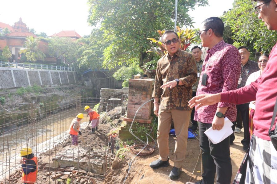 podiumnews.com-Pemkot Denpasar Benahi 8 Pura Terdampak Banjir Rp5,4 Miliar