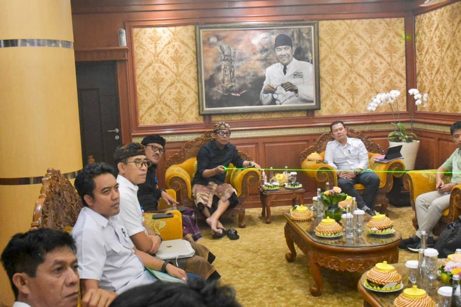 podiumnews.com-Pemkot Denpasar, BWS, The Ocean Clean Up Kolaborasi Tangani Sampah Sungai