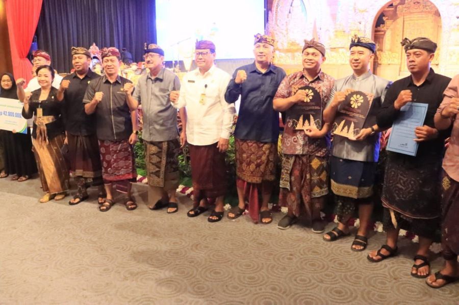 Pembukaan Bursa Kerja secara resmi oleh Staf Ahli Gubernur Bali Bidang Hukum, Politik, dan Pemerintahan Tjokorda Bagus Pemayun, mewakili Gubernur Bali, di Ruang Taksu, Gedung Dharma Negara Alaya (DNA) Denpasar, Bali, Kamis (6/11/2025). (foto/sukadana)