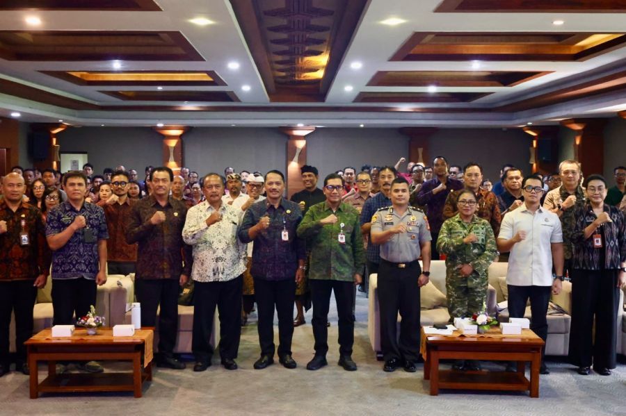 Sekretaris Daerah Kota Denpasar, I Gusti Ngurah Eddy Mulya, saat membuka acara Konsultasi Publik II Rancangan Peraturan Daerah (Raperda) tentang Rencana Tata Ruang Wilayah (RTRW) Kota Denpasar, di Ruang Sewaka Mahottama, Graha Sewaka Dharma, Lumintang, Denpasar, Bali, Jumat (30/10/2026). (foto/sukadana)