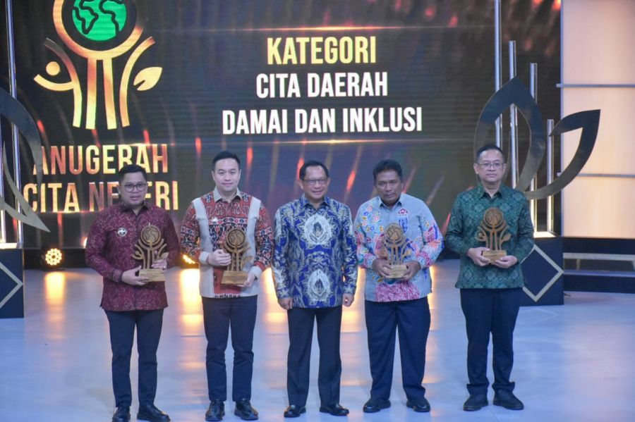 Walikota Denpasar menerima Penghargaan Anugerah Cita Negeri Kompas TV Tahun 2025, Jakarta, Senin (10/11/2025). (foto/sukadana)