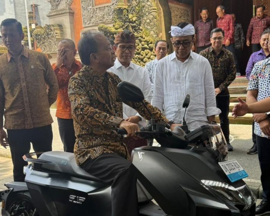 podiumnews.com-Pemprov Bali Dorong ASN Beralih ke Kendaraan Listrik