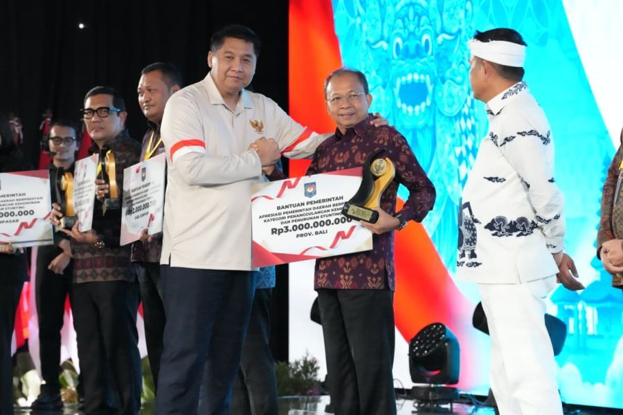 Pemerintah Provinsi Bali memborong berbagai penghargaan pada malam Apresiasi Pemerintah Daerah Terbaik 2026 Regional Jawa-Bali yang digelar Kementerian Dalam Negeri RI di Marriott Hotel Yogyakarta, Kamis (4/6/2026). (foto/sukadana)