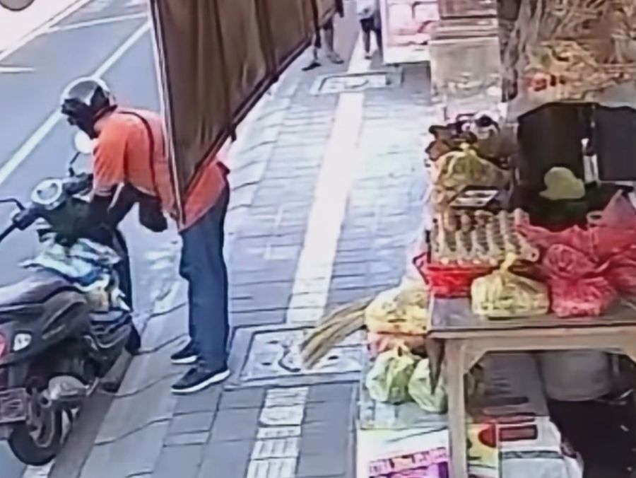 podiumnews.com-Pencurian Enam Karung Beras di Denpasar Viral di Medsos
