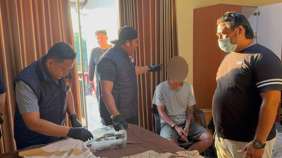 podiumnews.com-Pengedar Narkoba Ditangkap di Dalung, Ganja 152 Gram Disita