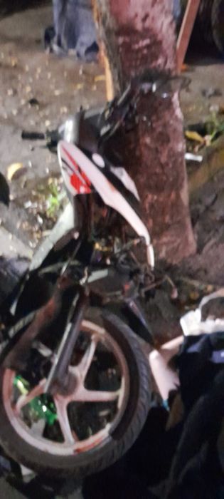 podiumnews.com-Pengendara Motor Tewas Tabrak Pohon di Jalan Antasura