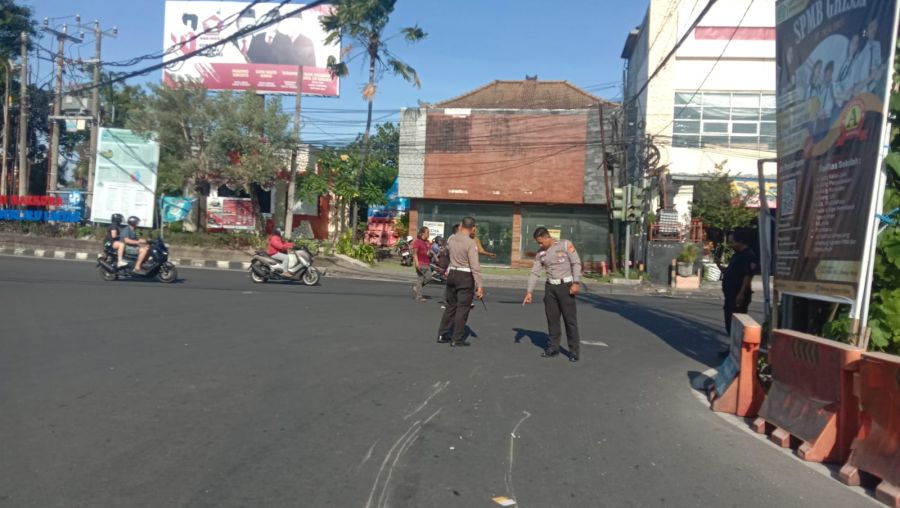 podiumnews.com-Pengendara Motor Tewas Terlindas Truk Fuso di Simpang Buagan