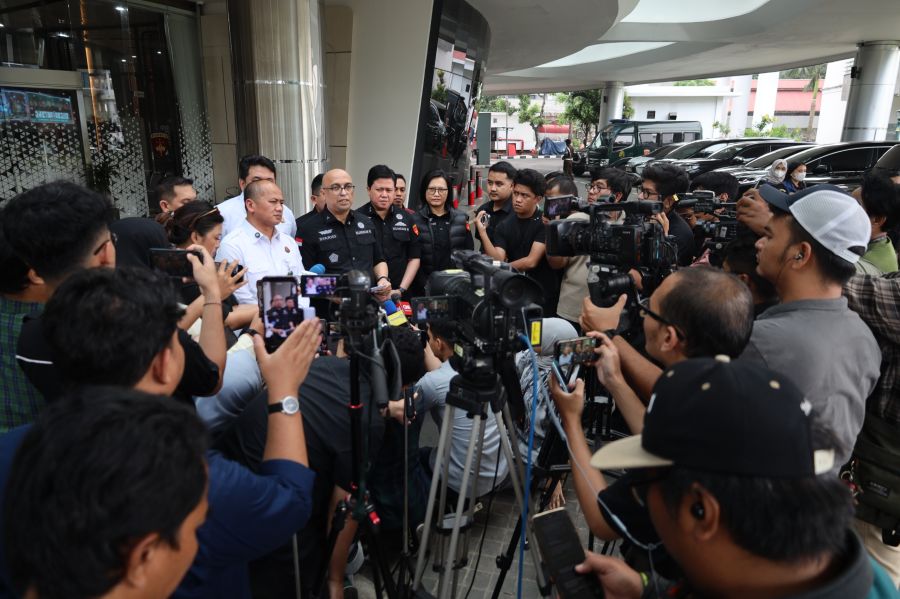 Direktur Penyidikan JAM PIDSUS Kejaksaan Agung, Syarief Sulaeman Nahdi, memberikan keterangan kepada awak media terkait kasus dugaan korupsi Program Makan Bergizi Gratis di Jakarta. (Foto: Kejagung)