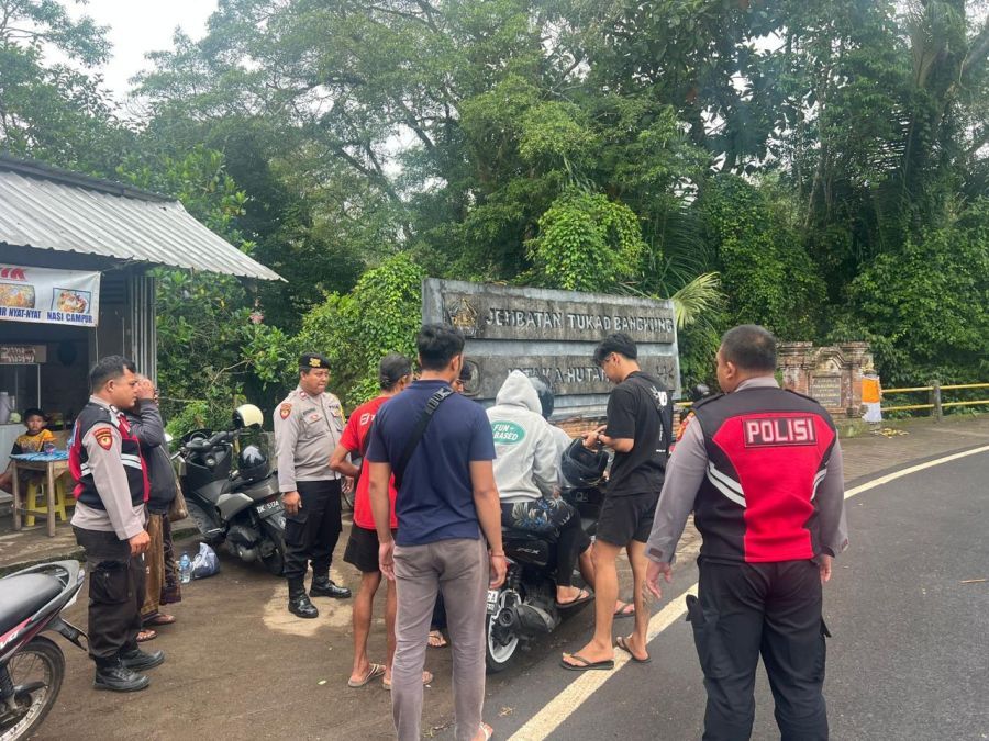 podiumnews.com-Percobaan Bunuh Diri di Jembatan Tukad Bangkung Digagalkan