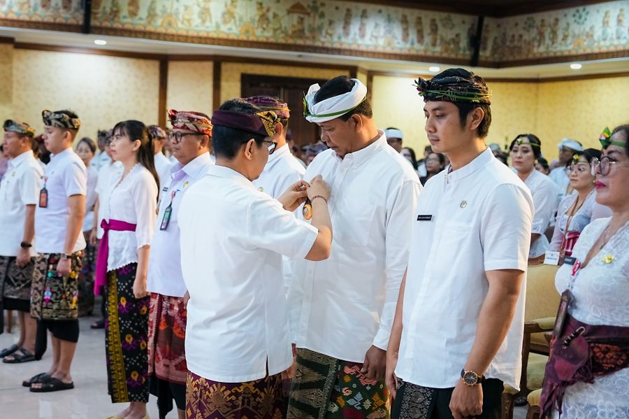 Bupati Badung I Wayan Adi Arnawa melantik dan mengambil sumpah jabatan Pimpinan Tinggi Pratama, Pejabat Administrator, Pejabat Pengawas, serta Pejabat Fungsional di lingkungan Pemkab Badung, Bali, Rabu (24/6/2026). (foto/adi)