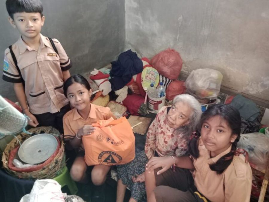 Pramuka Badung menyalurkan 100 paket sembako melalui Karya Bakti 2026 di enam kecamatan, memperkuat kepedulian sosial pada momentum Nyepi dan Idulfitri.(Kominfo Badung)